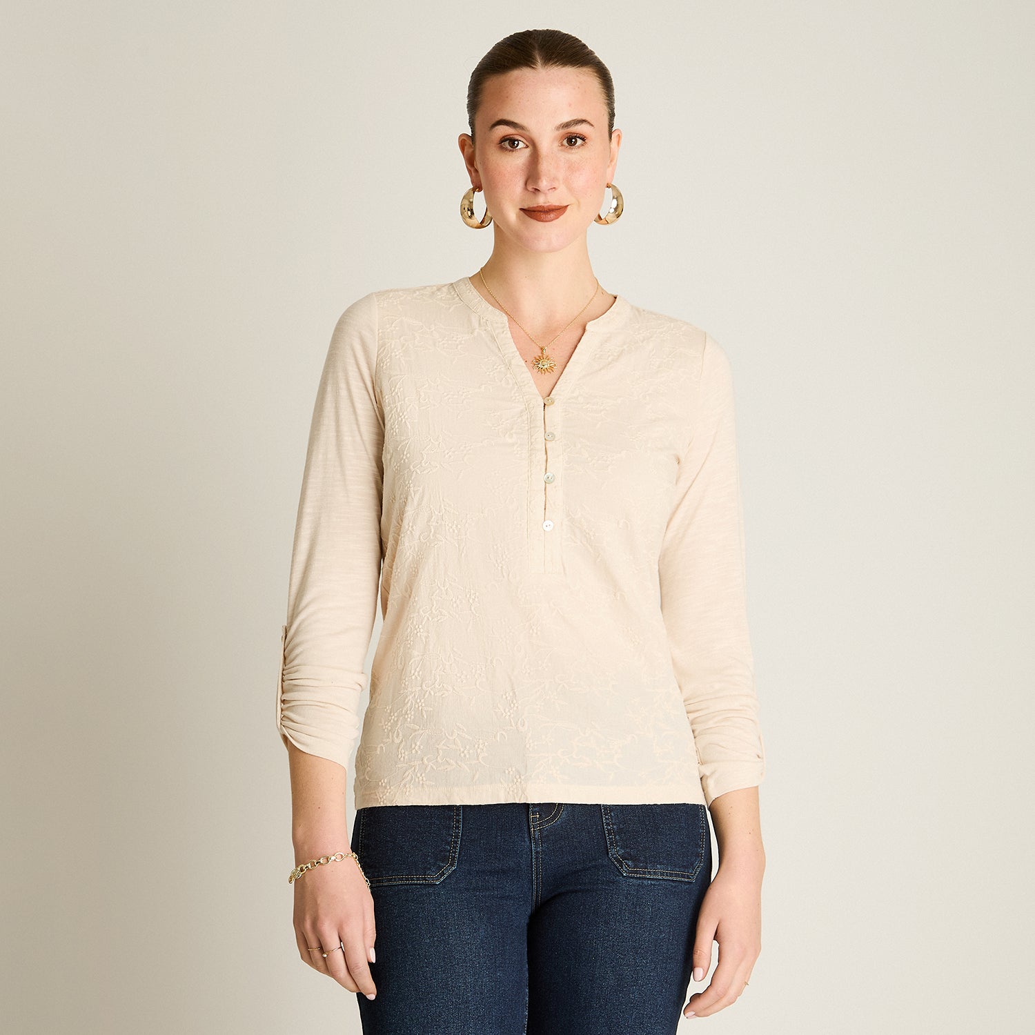 Polera Arena Manga Larga Elasticidad Media Sin Forro Calce Normal Tela Punto Y Plano